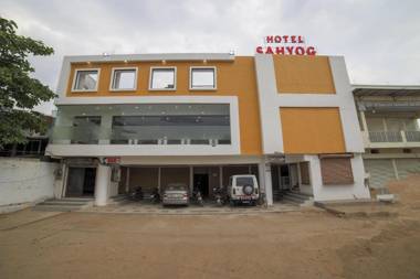 CAPITAL O41969 Sahyog Hotel