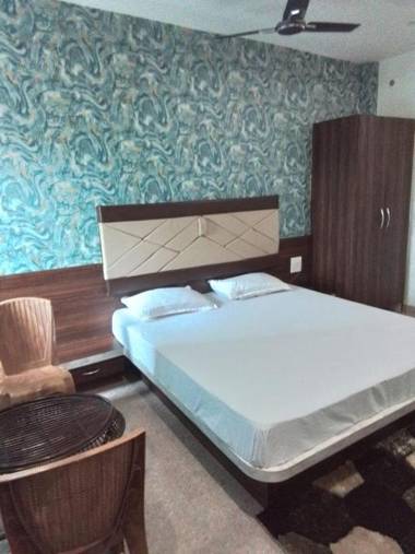 Hotel Anand Lok & Family Restaurant By WB Inn