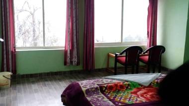 Vamoose Chandra Paradise