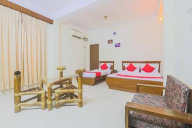 OYO 27059 Hotel Grand City