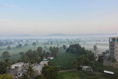 Grey Stone - Lakefront PentHouse Family Rooms