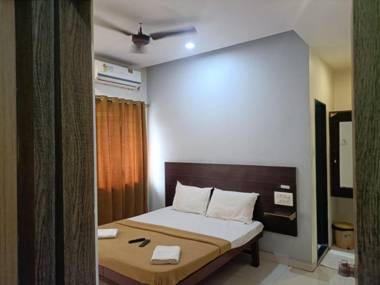 Hotel Shantidoot Deluxe Kolhapur