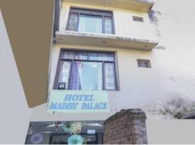 Goroomgo Madhu Palace Katra