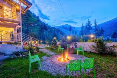 Baan by Snow City Farm