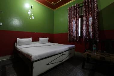 OYO 82235 Satuti Guest House