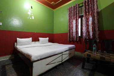 OYO 82235 Satuti Guest House