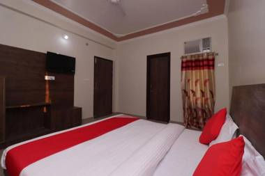 OYO 40842 The Royal Resort