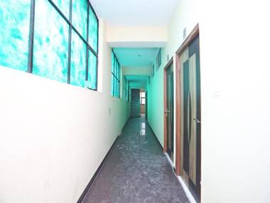 OYO 28411 Taj Guest House