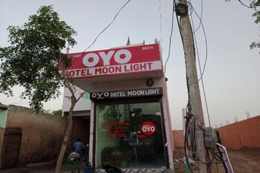 OYO 88214 Hotel Moon Light