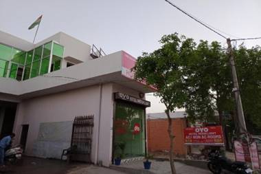 OYO 88214 Hotel Moon Light