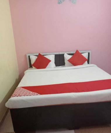 OYO 90504 Hotel Paras