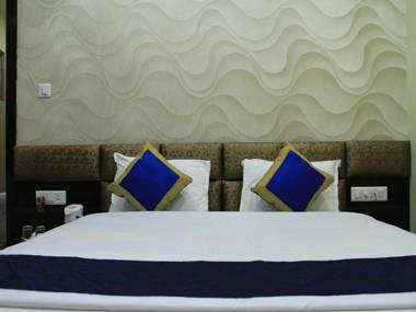 OYO 7790 Hotel Royal Height