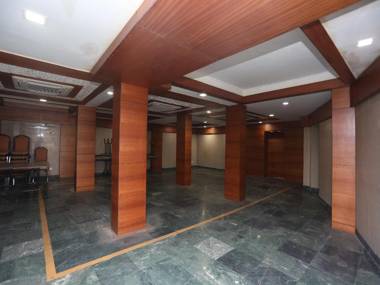 OYO 9182 Kings Crown Hotel