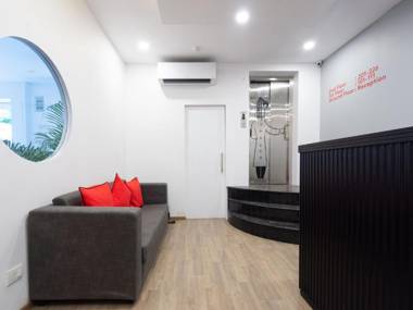 OYO Townhouse 229 Hotel Mannat International