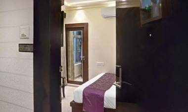 Treebo Tryst The Crystal Hotel