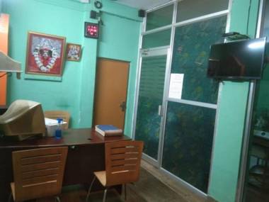 OYO 72817 Palace Inn