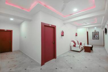 OYO Flagship 72010 Red Stone