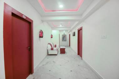 OYO Flagship 72010 Red Stone