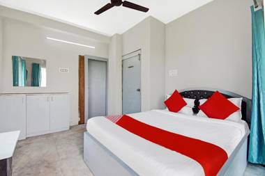 OYO Flagship 81863 J m t Upasana