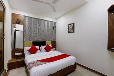 OYO 82103 Luxury Inn Tollygunge