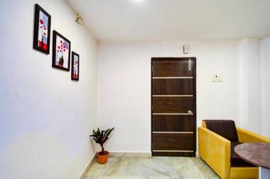 OYO 81663 Rainbow Palace