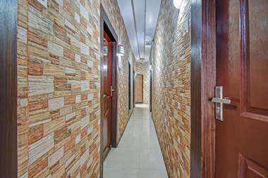 Collection O 83477 Hotel Diamond Suites