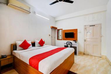 OYO Flagship 84103 Blue Star Guest House