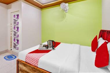 OYO 88242 Hotel Deux