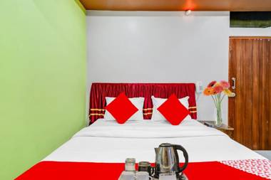 OYO 88242 Hotel Deux