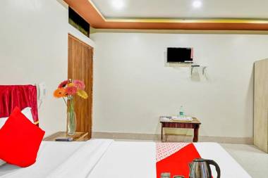 OYO 88242 Hotel Deux