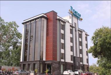 Hotel Pristine Residency