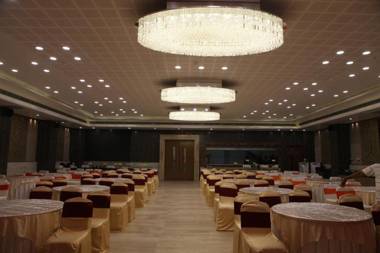 SilverCloud Hotel and Banquets