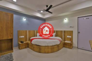 OYO 9805 Hotel Apollo