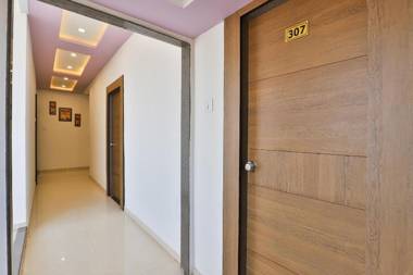 OYO 22374 Hotel Navjivan