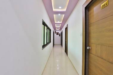 OYO 22374 Hotel Navjivan