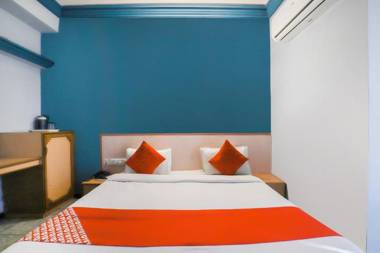 OYO 11984 Hotel Peace