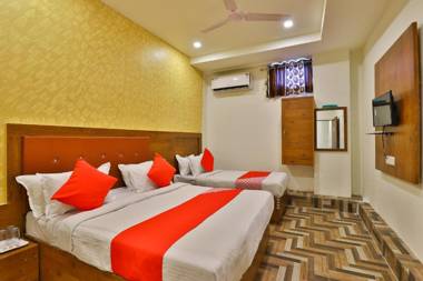 OYO 30712 Hotel Surya