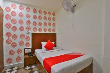 OYO 30712 Hotel Surya