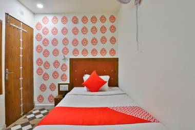 OYO 30712 Hotel Surya