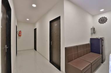 OYO 42957 Hotel Radhanand