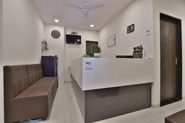 OYO 42957 Hotel Radhanand