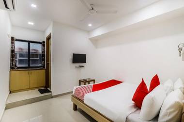 OYO 48254 Hotel D Veeray