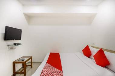 OYO 48254 Hotel D Veeray