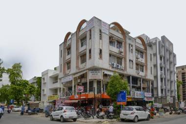 OYO 71955 Shree Kalash Residency