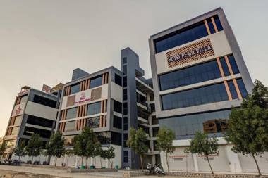 OYO Townhouse 812 Hotel The Grand White