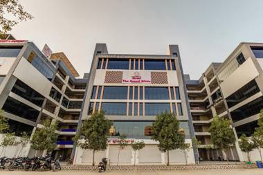 OYO Townhouse 812 Hotel The Grand White