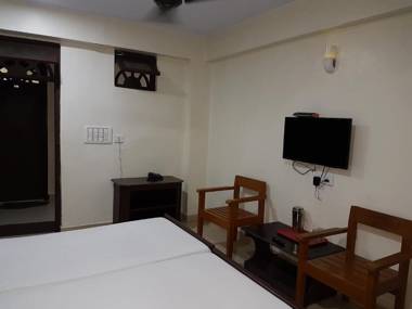 Hotel Sorrento Guest house Anna Nagar East Metro Shenoy Nagar metro budget monthly daily rooms