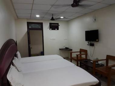 Hotel Sorrento Guest house Anna Nagar East Metro Shenoy Nagar metro budget monthly daily rooms