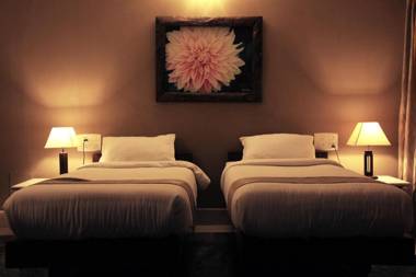 Hanu Reddy Residences Wallace Garden