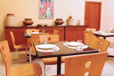 Hanu Reddy Residences Wallace Garden